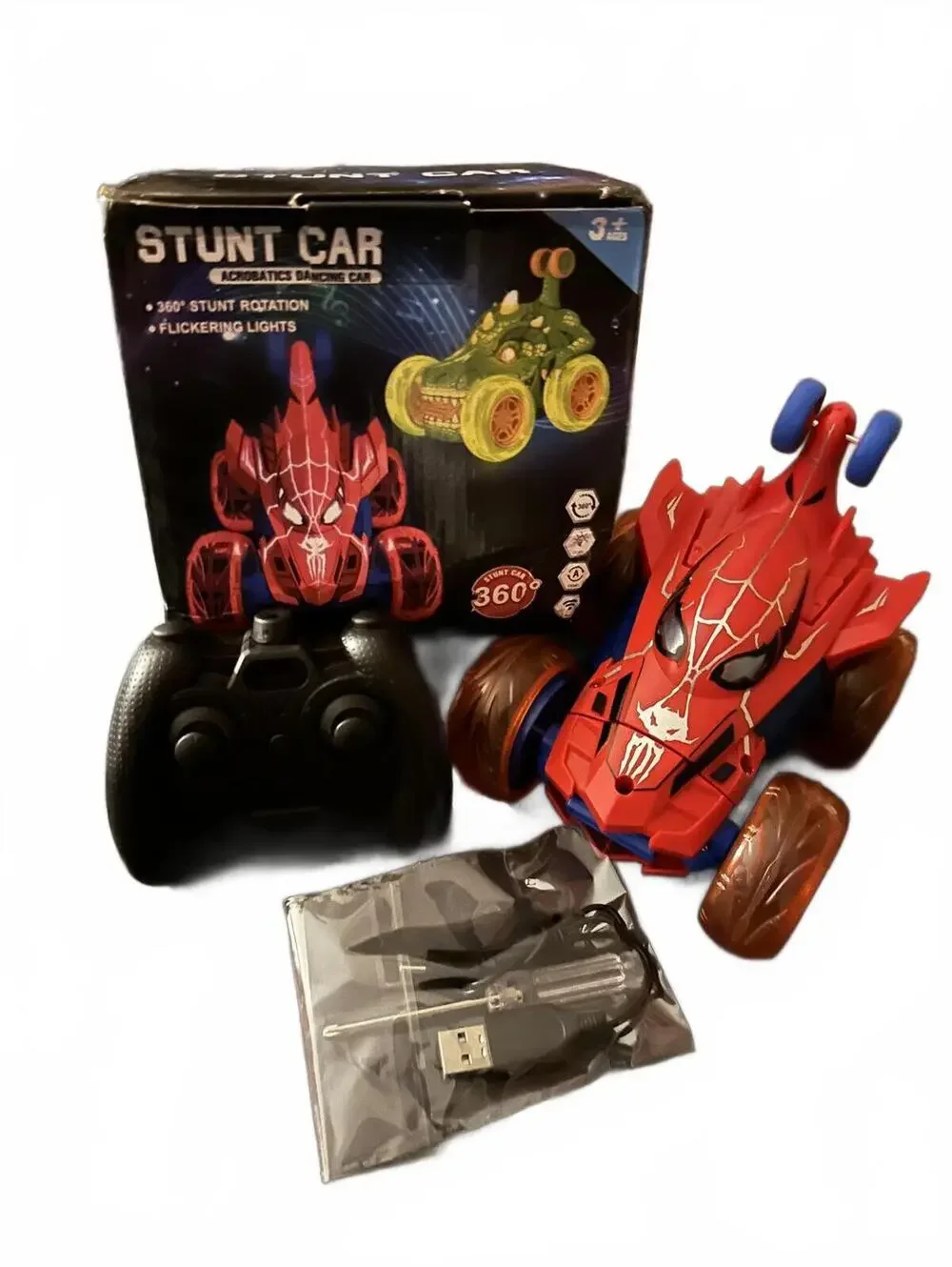 Acrobatic Remote Control Stunt Car - 360° Rotation with Flickering Lights
